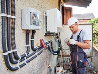Inverters/UPS & Batteries